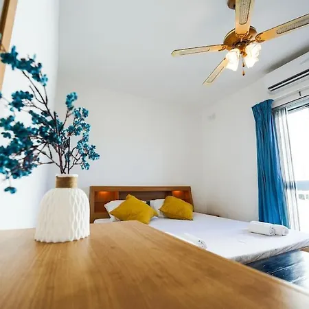 Salina. Peaceful 2 Bedroom Flat Нашшар