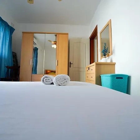 Апартаменты Salina. Peaceful 2 Bedroom Flat Нашшар