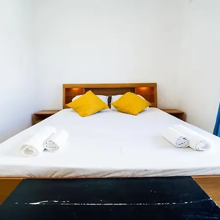 Апартаменты Salina. Peaceful 2 Bedroom Flat *