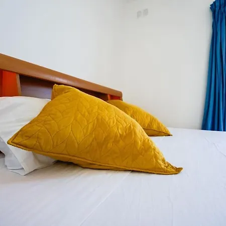 Salina. Peaceful 2 Bedroom Flat *